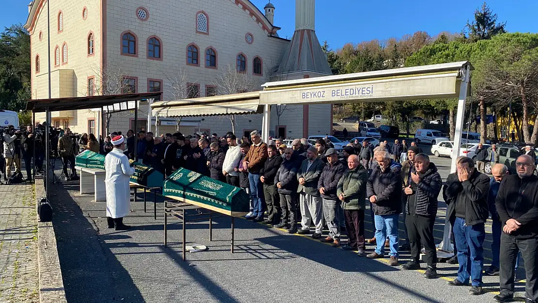 Büyükçekmece'deki aile katliamında ölenler toprağa verildi