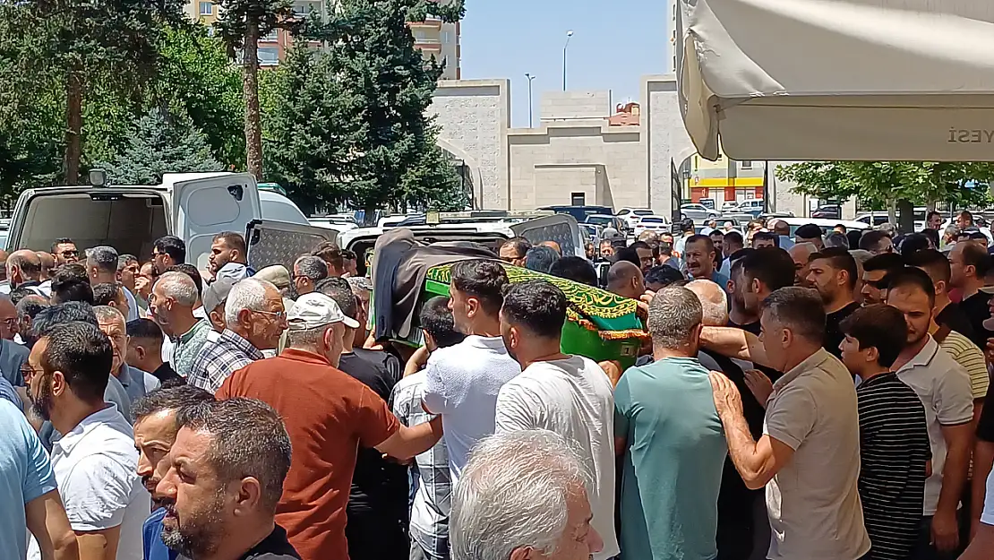 Camide boğazı kesilerek öldürülen şahıs son yolculuğuna uğurlandı