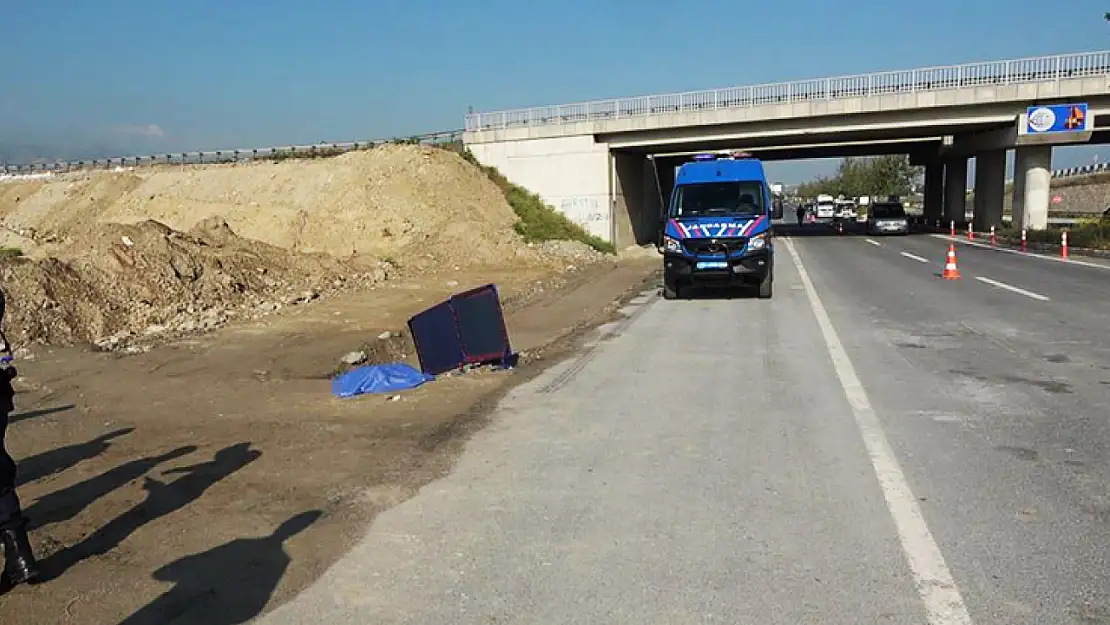 Cani sürücü yayaya çarpıp kaçtı