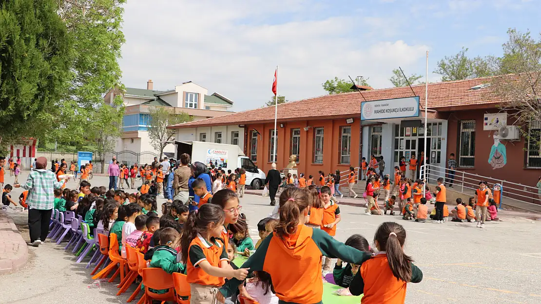 Cansuyu derneği okullarda öğrencilerle buluşuyor