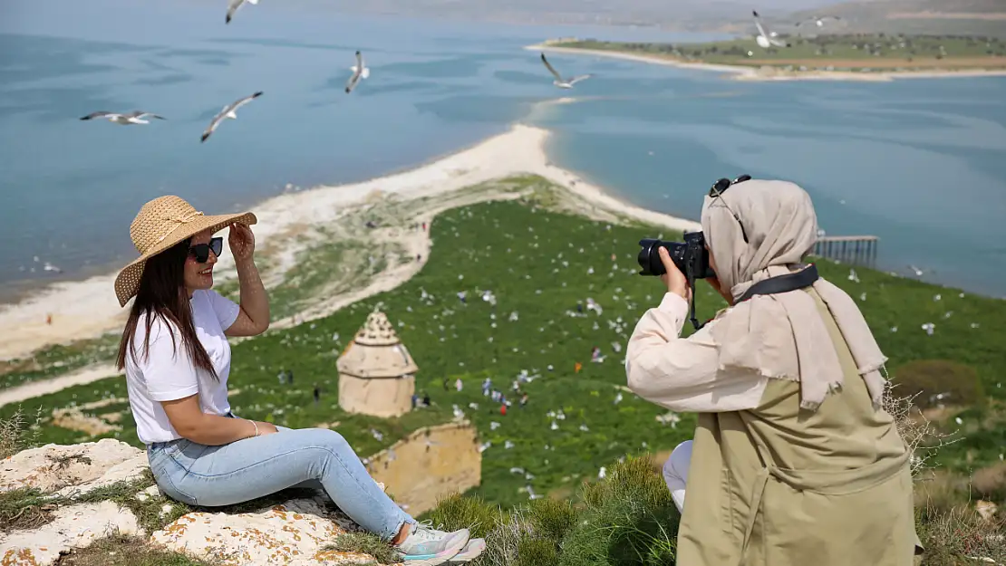 Çarpanak Adası görenleri kendine hayran bırakıyor