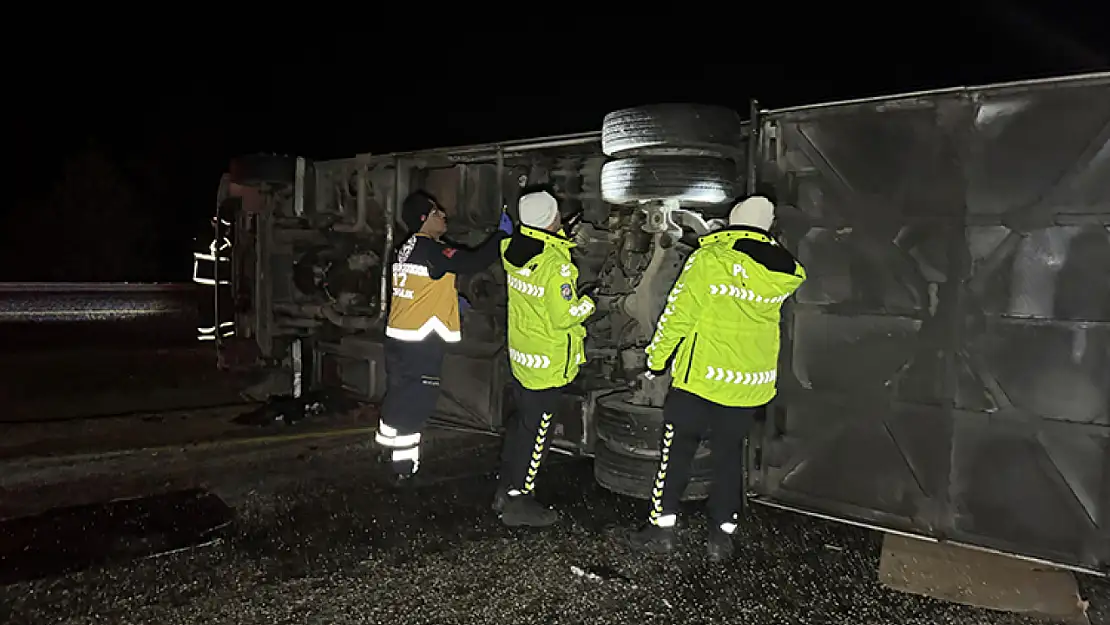 Cenazeye giden midibüs kaza yaptı: Bir ölü 23 yaralı!