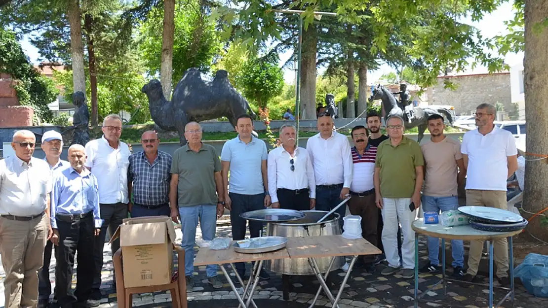 CHP Ahırlı'da, aşure etkinliği düzenledi