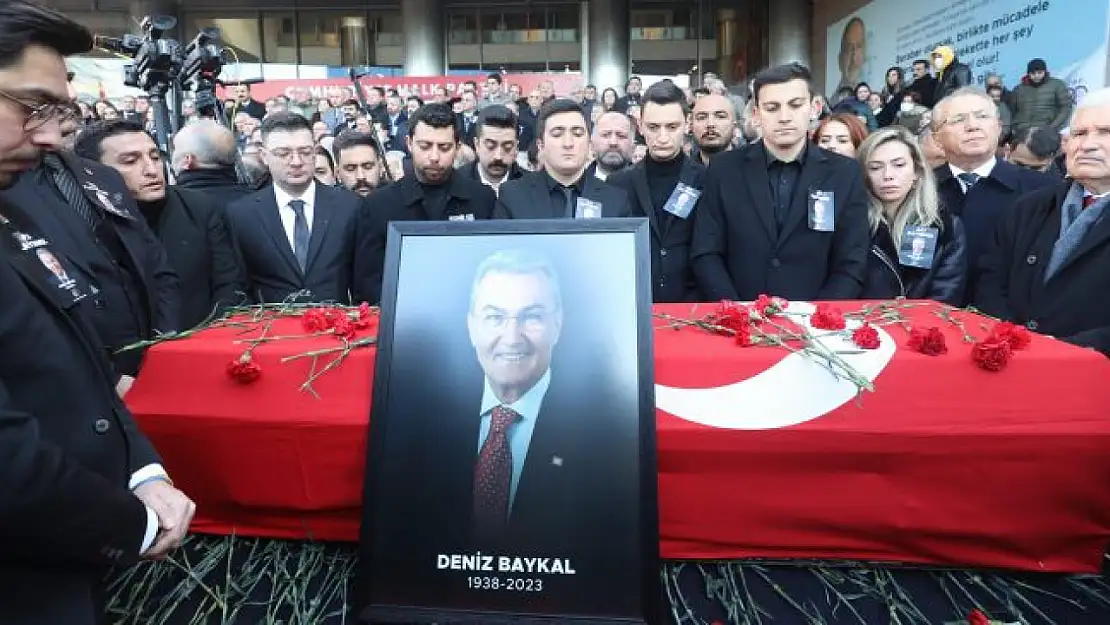 CHP, Deniz Baykal için genel merkezde tören düzenledi