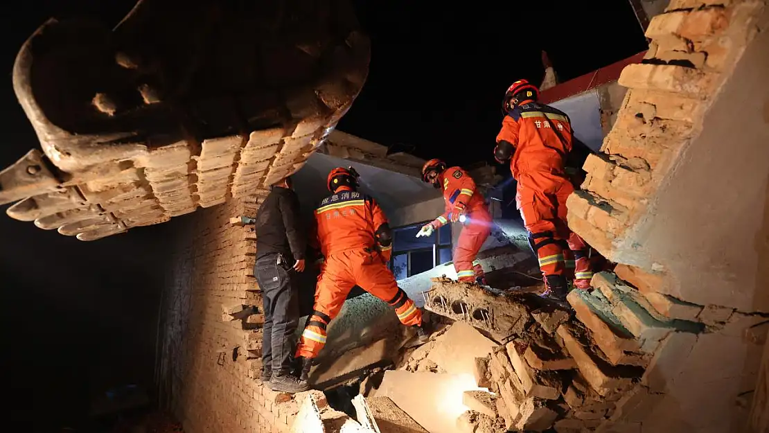 Çin'de korkutan deprem! 118 ölü