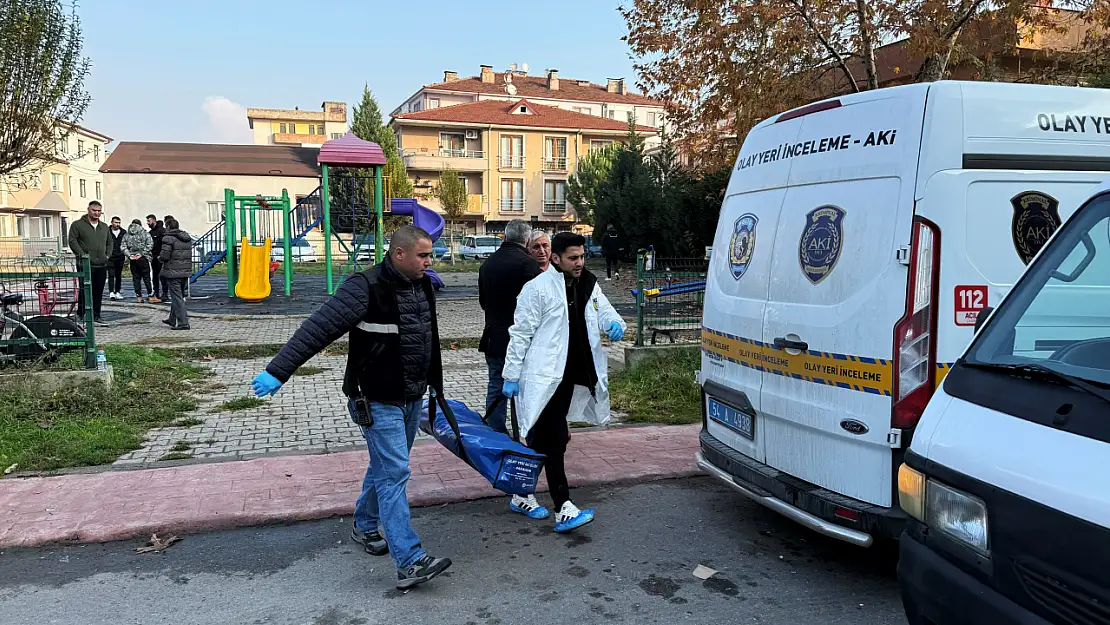 Çocuk parkında başından vurulmuş halde bulundu