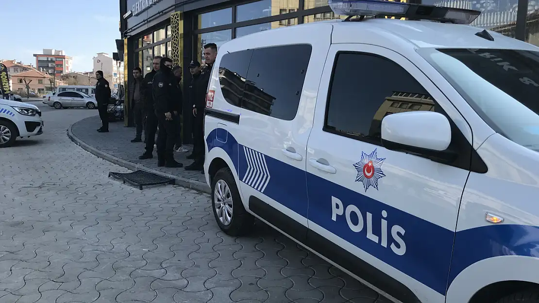 Çocuklarını göremediği için boşandığı eşini rehin aldı