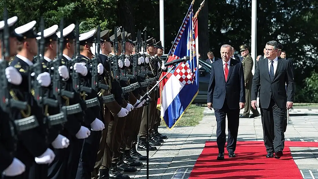 Cumhurbaşkanı Erdoğan Hırvatistan'da resmi törenle karşılandı