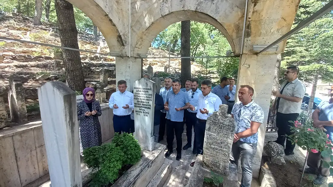 Davutoğlu, Konya'da baba ocağını ziyaret edecek