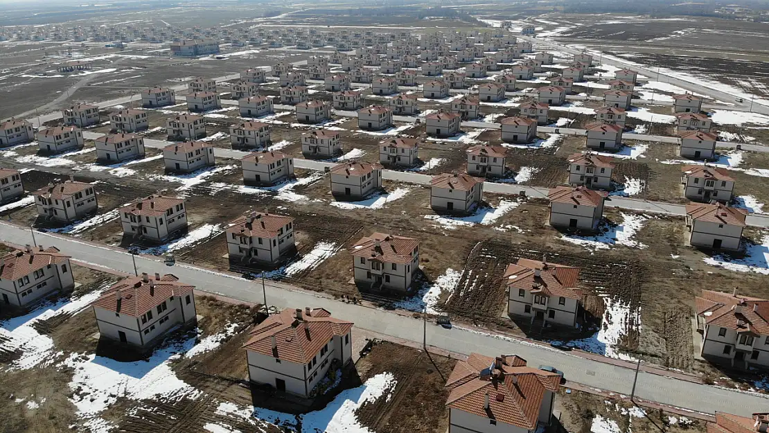 Dedemli halkının açtığı sıfır evlere 600'e yakın depremzede yerleşti