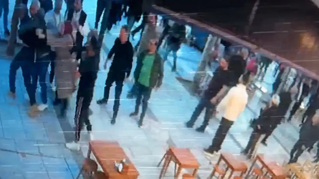 Dehşet anları kamerada! 17 yaşındaki kıza saldırdı, vatandaşlar yakaladı