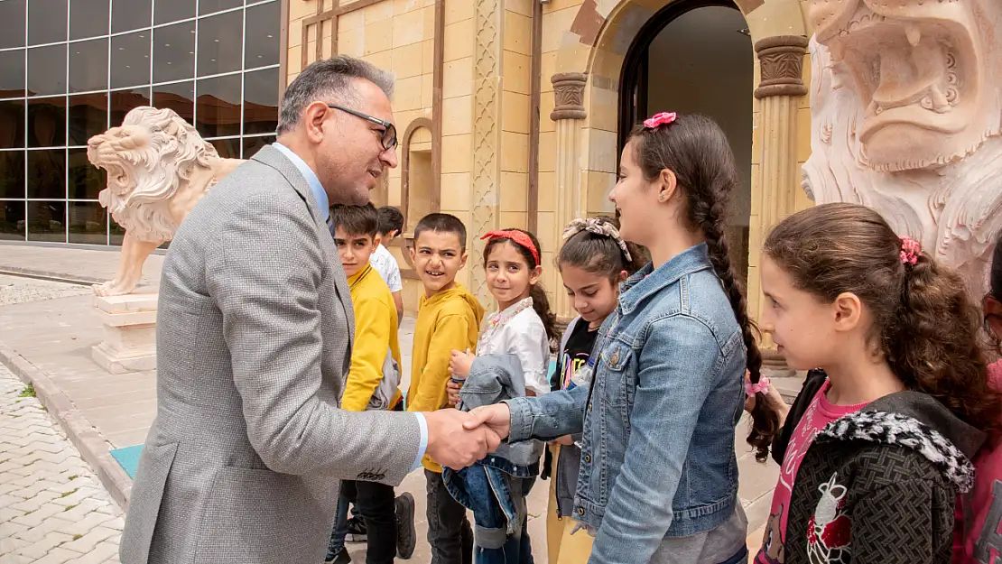 Depremzede Öğrenciler, Selçuk Üniversitesi Müzesini gezdi