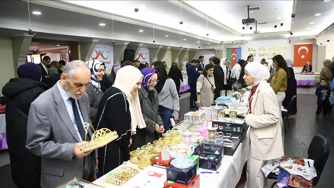 Depremzedeler için Bakü'de kermes