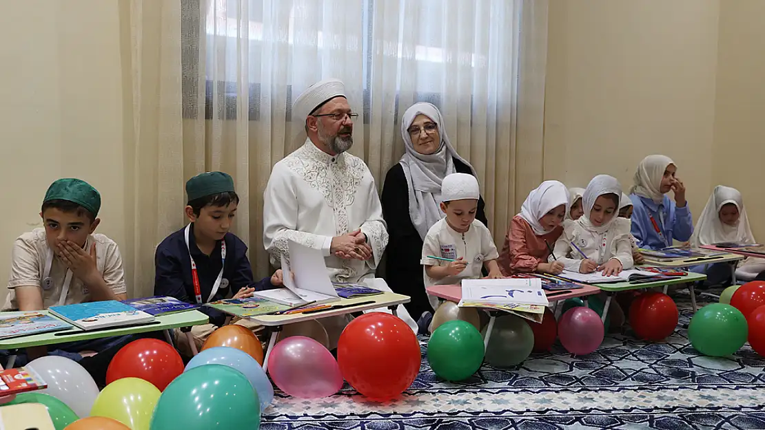 Diyanet İşleri Başkanlığı'ndan Kabe'ye evlatlarını yanında getiren ailelere kreş imkanı