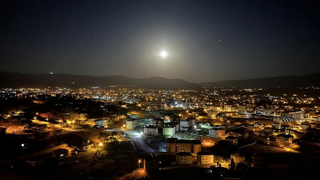 Dolunay kendine hayran bıraktı