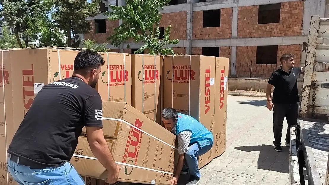 Dünyaevine giren 100 çiftin çeyiz yardımı teslim edildi