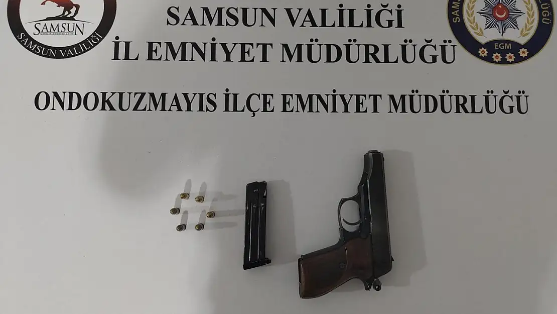 Dur ihtarına uymayan araçta ruhsatsız silah ele geçti