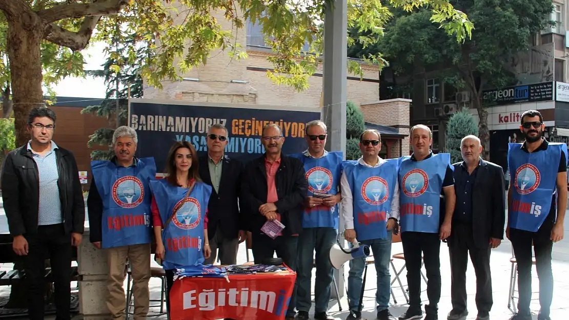 Eğitim-İş'ten, barınamıyoruz, geçinemiyoruz ve yaşayamıyoruz standı