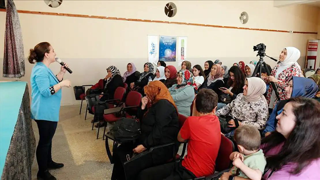 Eğitimler Konya'da da yapıldı! TİKAV'ın Dijitaldeki Ayak İzimiz projesinde haziran eğitimleri tamamlandı!