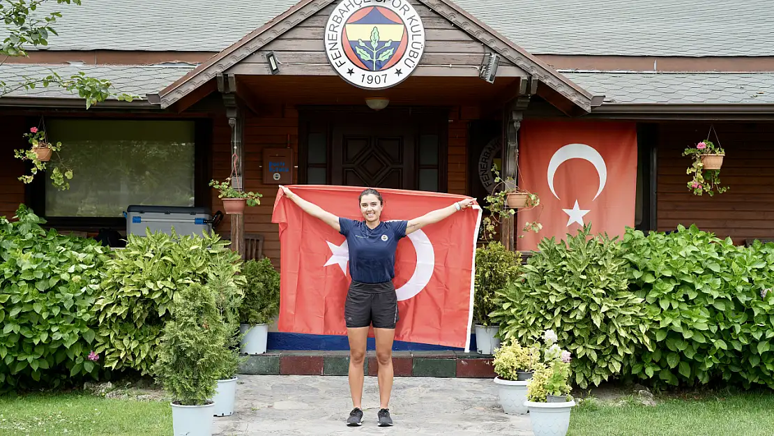 Elis Özbay, Türkiye'nin İlk Kadın Kürekçisi Olarak Paris 2024 Olimpiyatları'na Hazırlanıyor