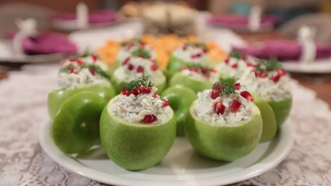 Elma Çanağında Tavuklu Salata: Elma Çanağında Tavuklu Salata Nasıl Yapılır?