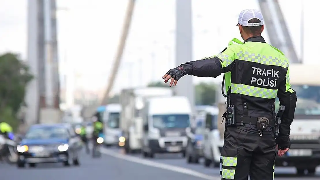 Emniyet kemerini takmayan şoförden ilginç savunma: Göbeğim var