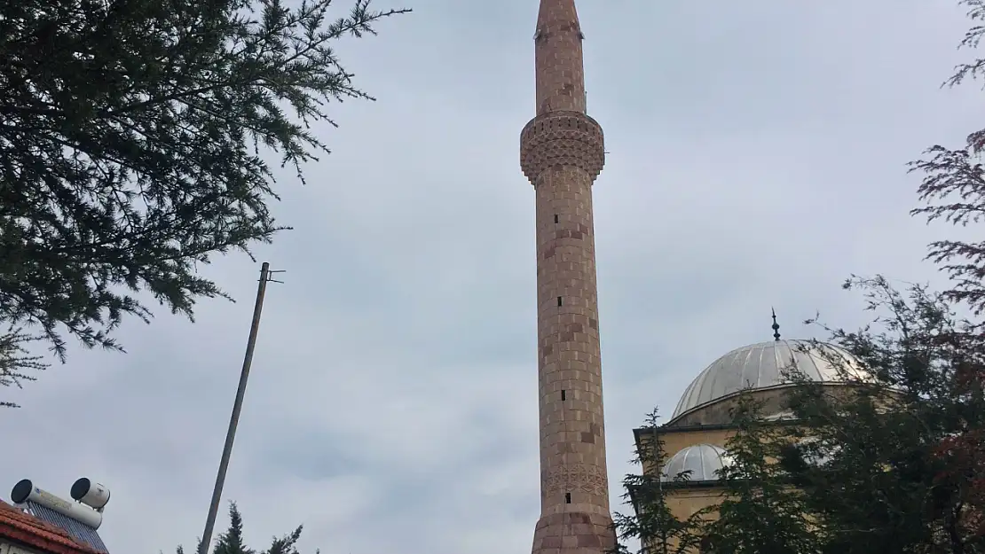 Ereğli Belediyesi depremde zarar gören minareyi onardı