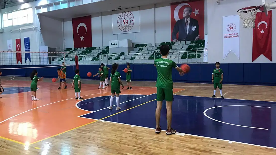 Ereğli Belediyesi'nin Yaz Spor Okulu'na Yoğun İlgi