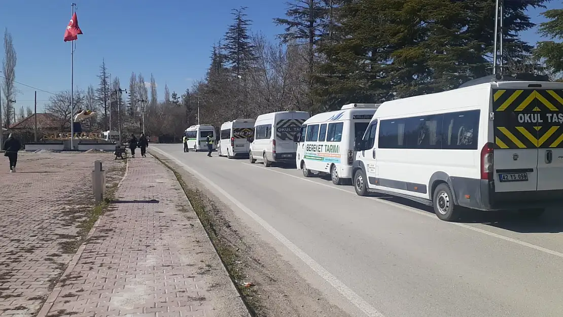 Ereğli'de jandarma trafikteki servis araçlarını denetledi