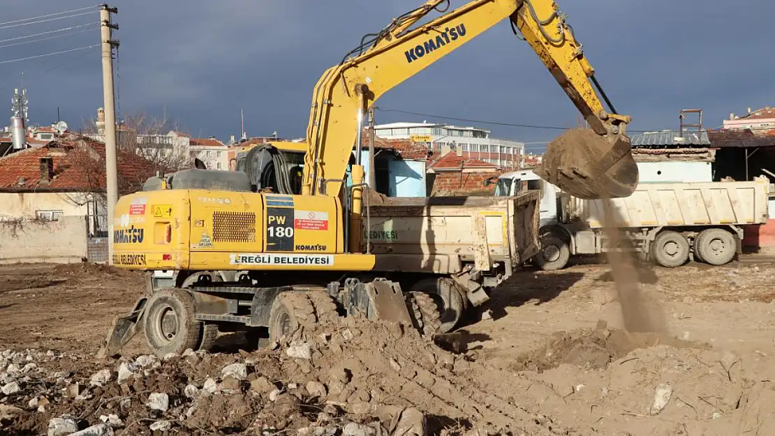 Ereğli'de vatandaşların güvenliği için metruk binalar yıkılıyor