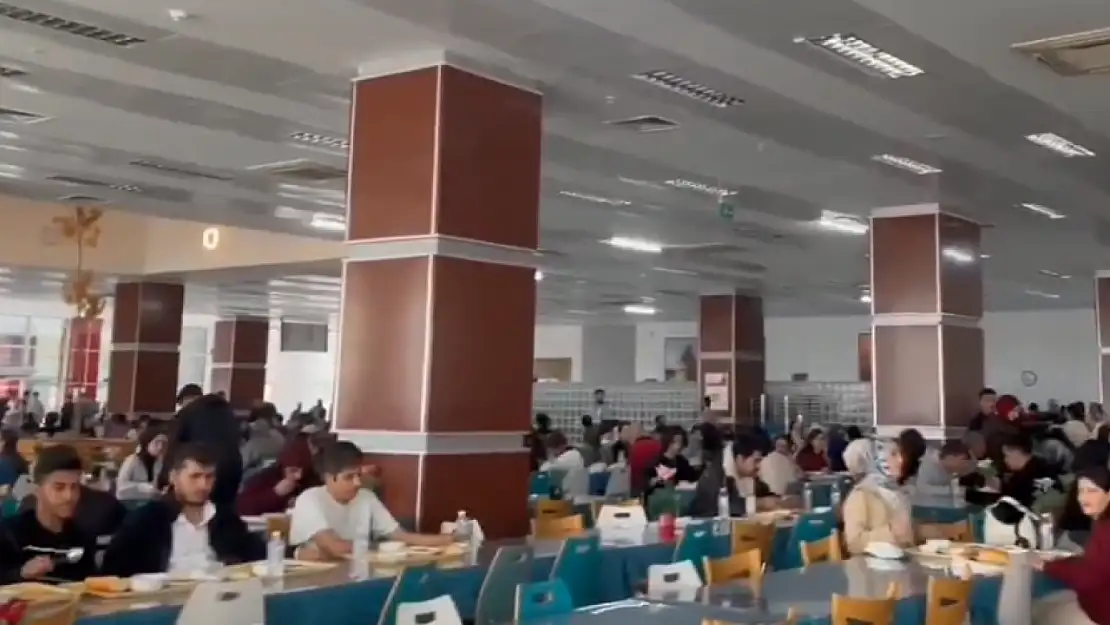 Esrarengiz cinayet sonrası öğrenciler ayaklandı: Masalara vurarak adalet arıyorlar!