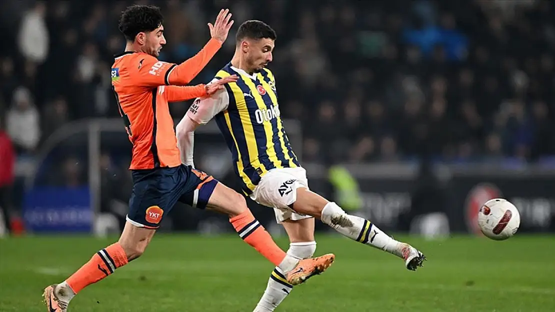 Fenerbahçe, RAMS Başakşehir'i Ağırlıyor