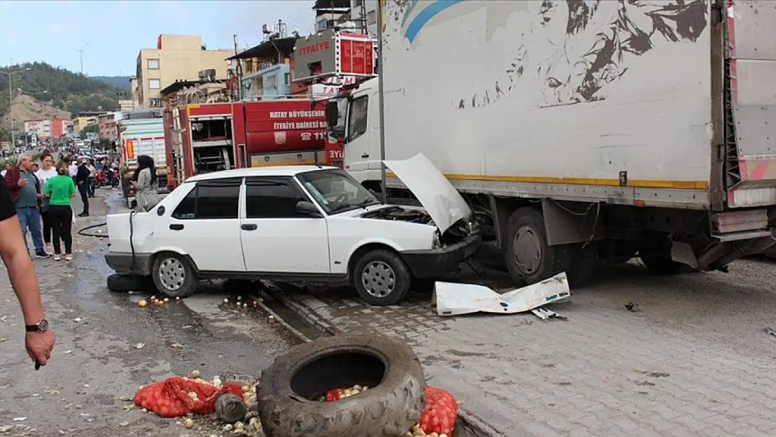 Freni arızalanan tır devrildi: 1 kişi yaralandı