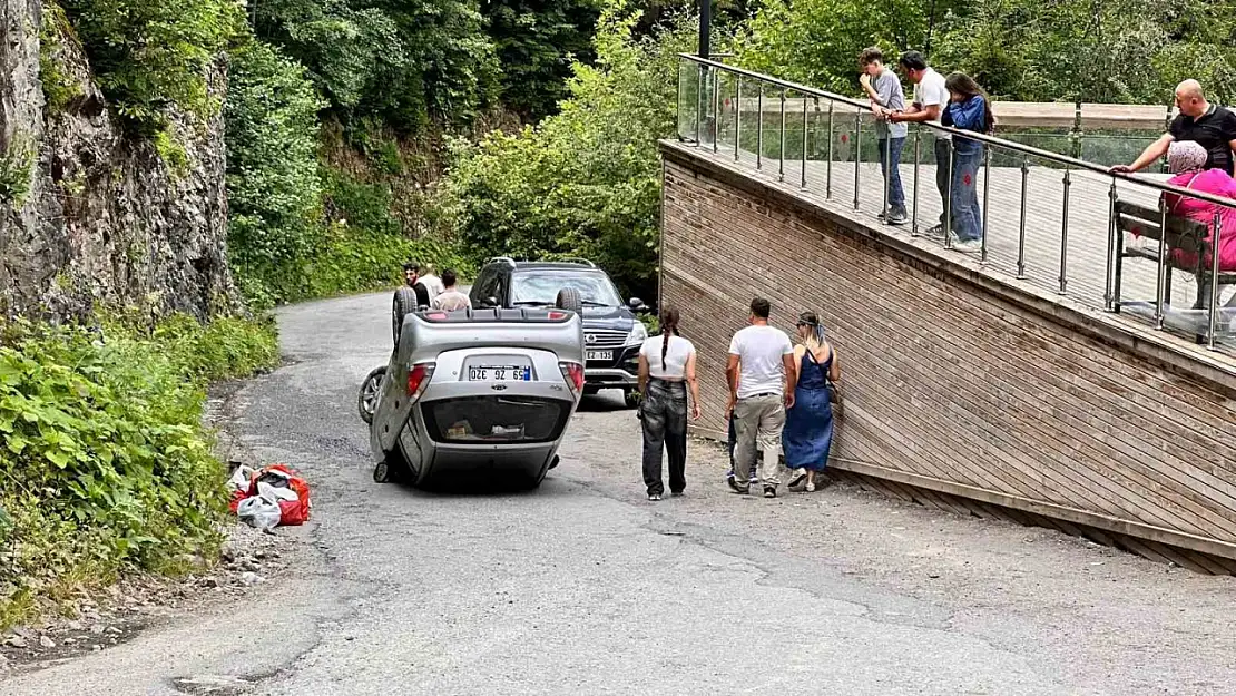 Freni tutmayan otomobil takla attı