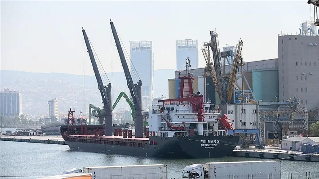 'Fulmar S' isimli gemi İzmir Alsancak Limanı'na geldi