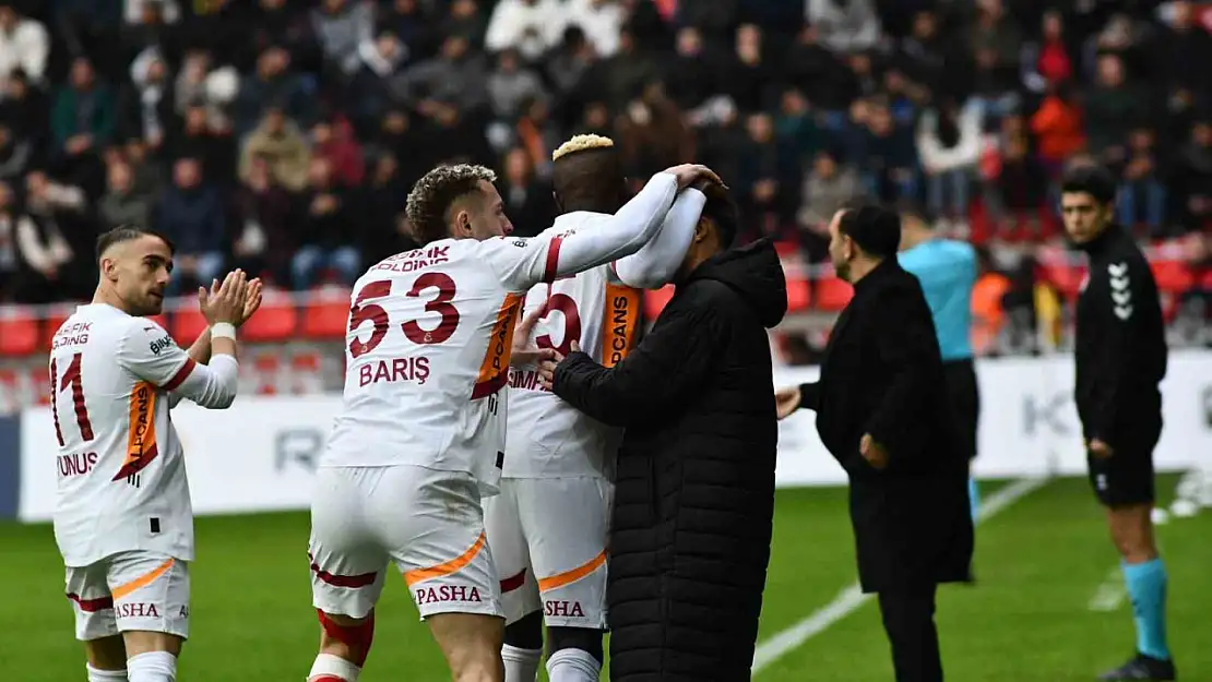 Galatasaray İlk Yarıyı Önde Kapattı