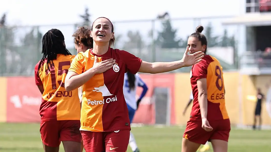 Galatasaray liderliğini koruyor!