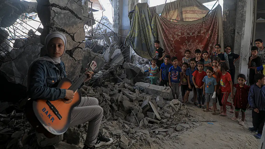 Gazze'de müzikli direniş: Rahaf Nasır acılarını müzikle anlatıyor