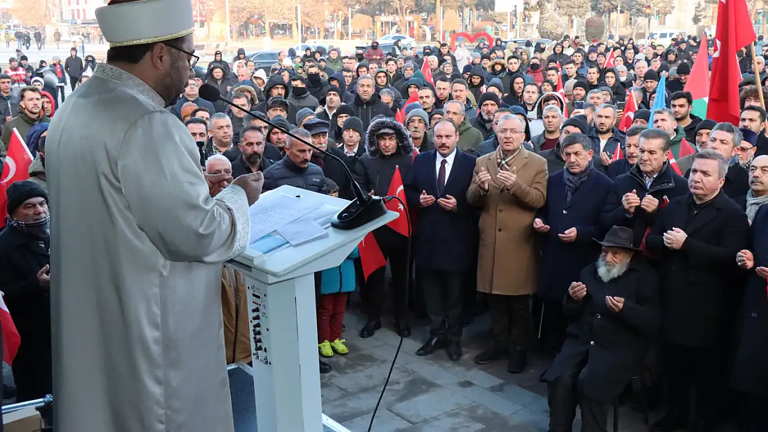 Gazze için bir araya gelen vatandaşlar sabah namazında buluşu