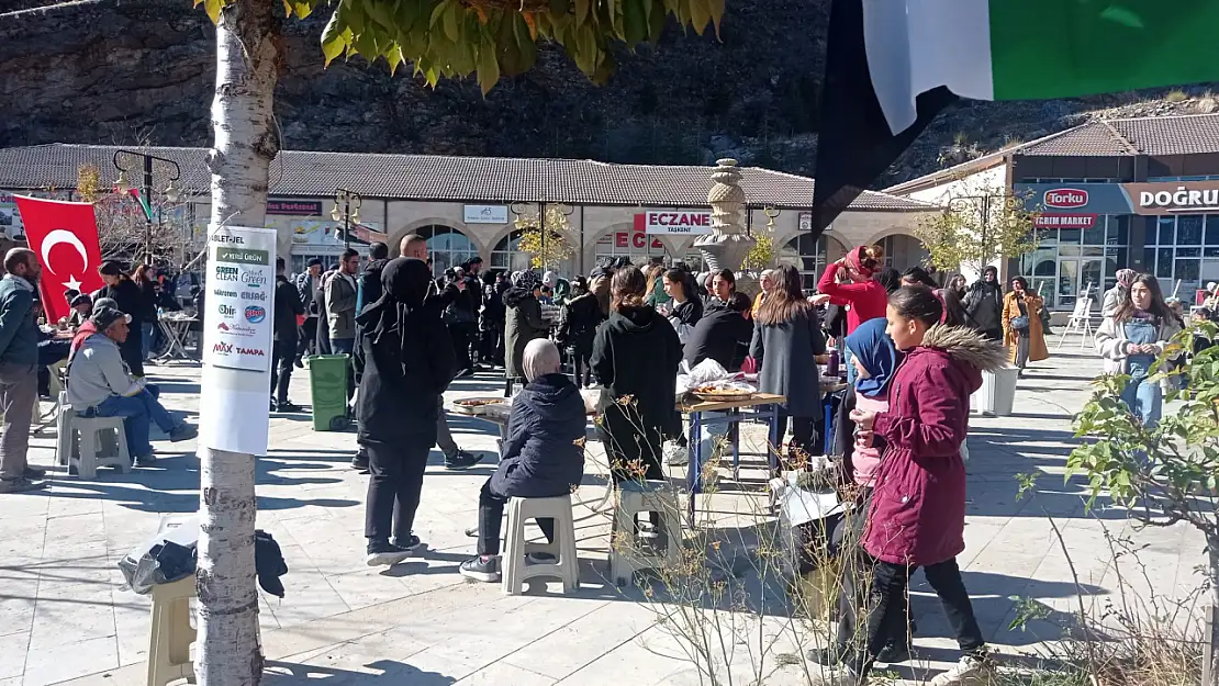 Gazze için Konya'da kermes düzenlendi!