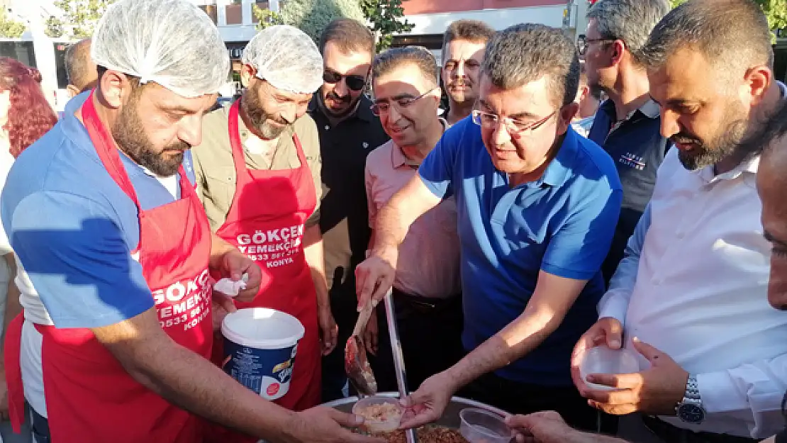 Gelecek Partisi Konya İl Başkanlığı aşure dağıttı