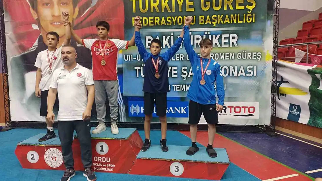 Genç güreşçi Türkiye 3'üncüsü oldu