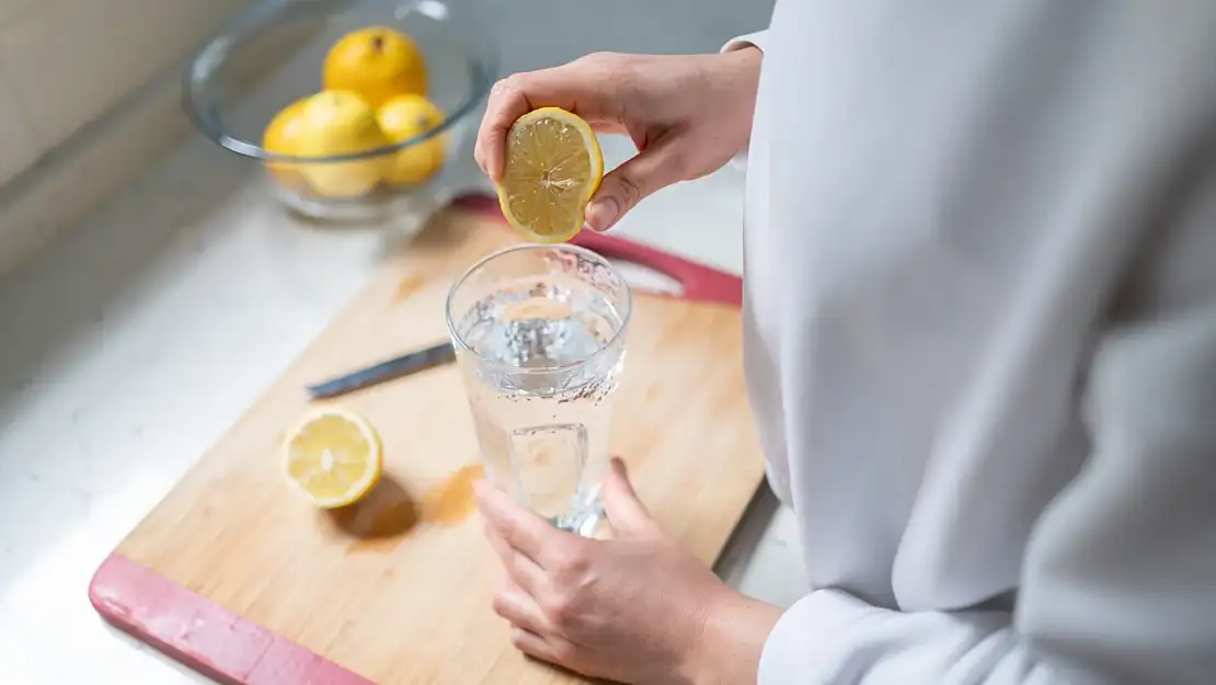 Güne limonlu su ile başlamanın faydaları