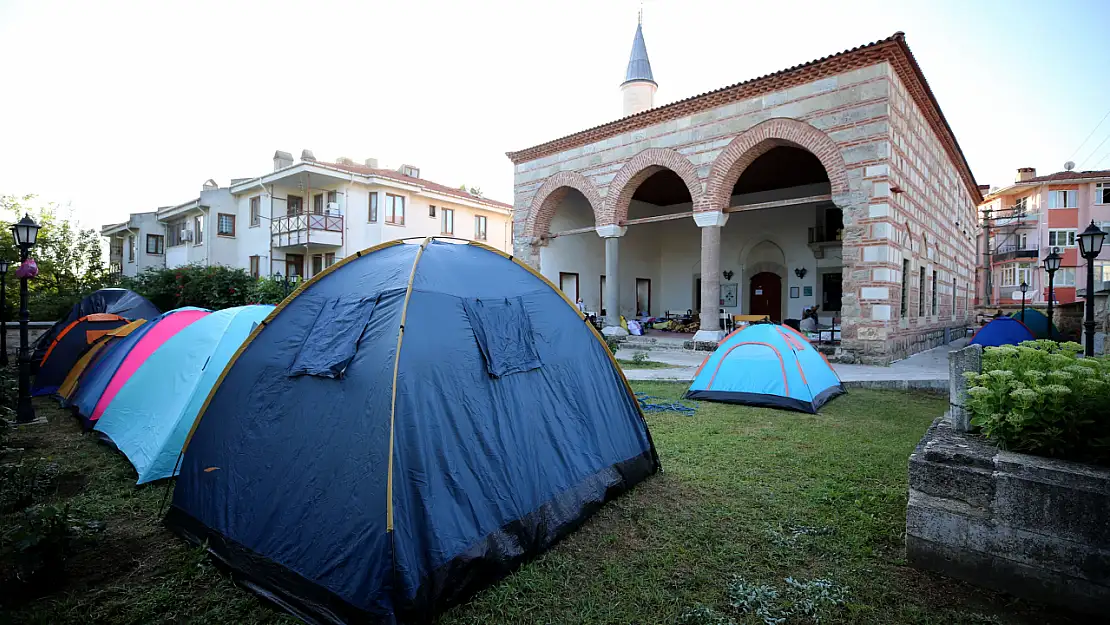 Güreş Tutkunları Edirne'deki Kırkpınar Yağlı Güreşleri İçin Çadırlarda Konaklıyor