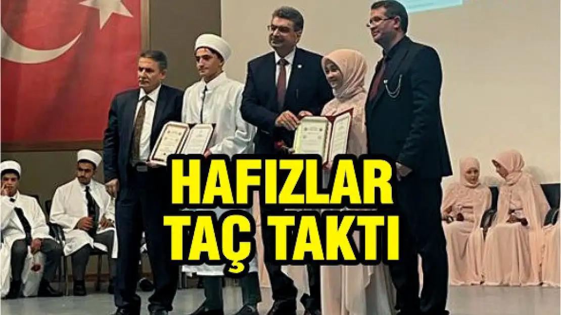 Hafızlar taç taktı