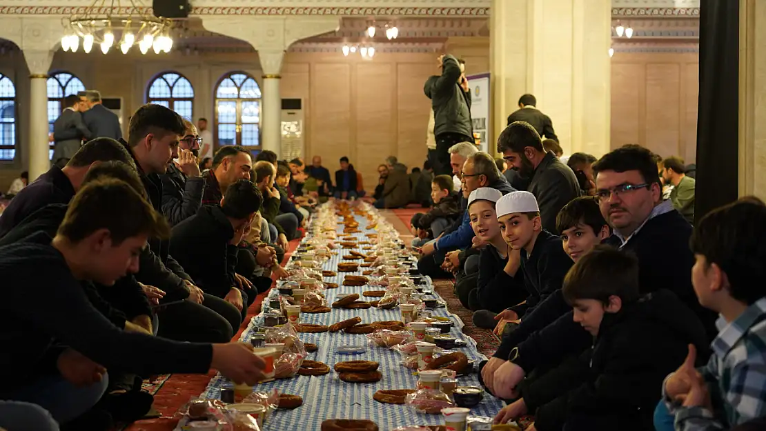 Hafızlık öğrencileri iftar programında buluştu