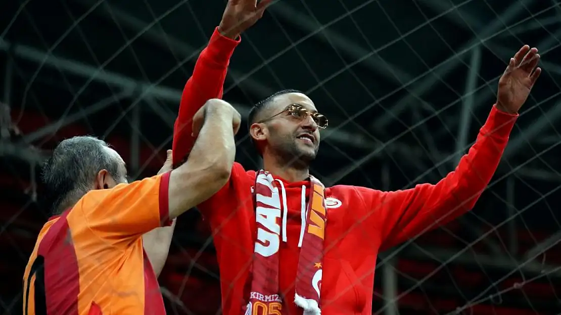 Hakim Ziyech, sarı-kırmızılı taraftarların karşısına çıktı