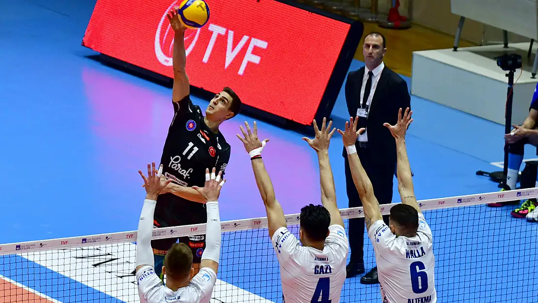 Halkbank, milli voleybolcusu Yiğit Gülmezoğlu ile yollarını ayırdı