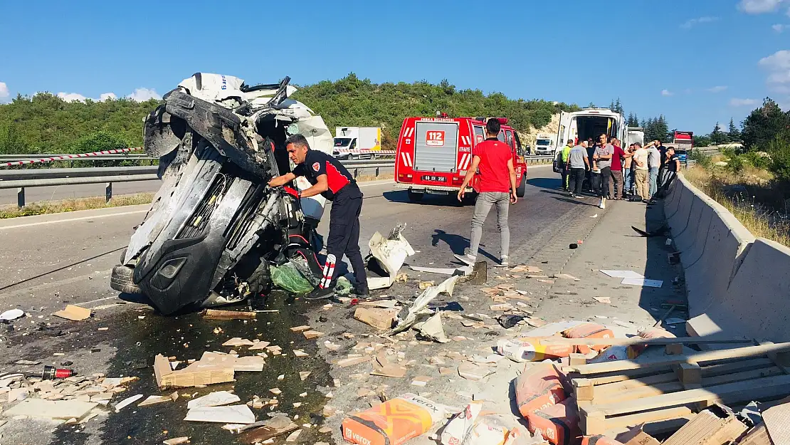 Hapşırık tuttu, kazaya neden oldu: 4 yaralı