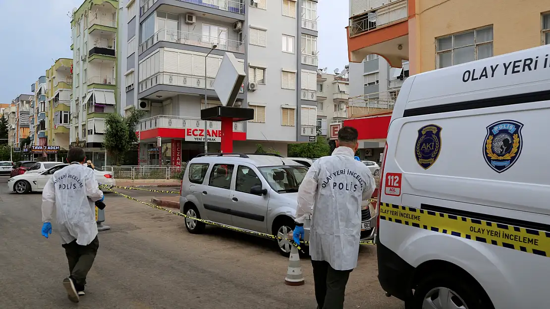 Hastane önüne park ettiği araçta ölü bulundu